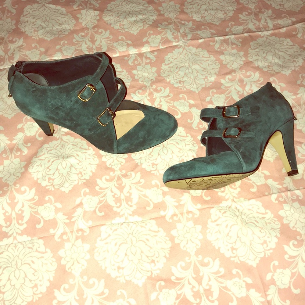 Bella Vita Suede heels